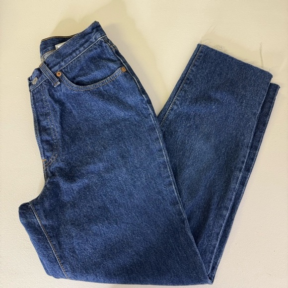 Levi’s Women’s Vintage 501 Raw Hem Button Fly Jeans Size 7 / 28 USA - Picture 3 of 10